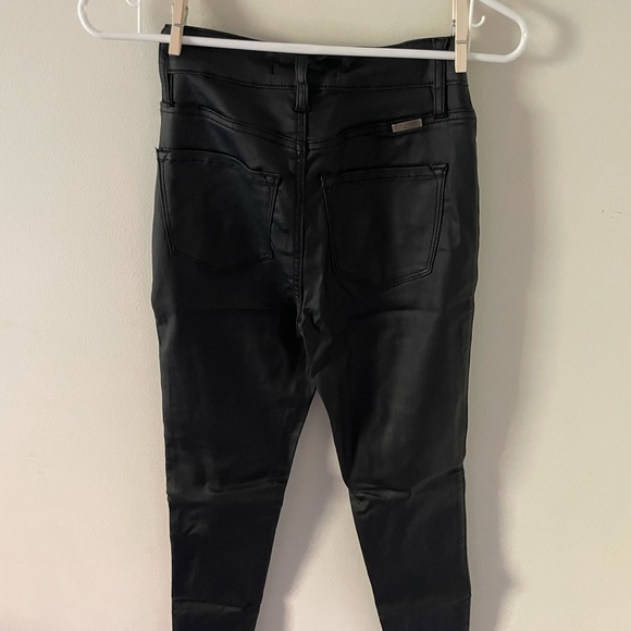 Vici Dolls SOHO high rise coated skinny faux leather pants- size 3 - Picture 10 of 12